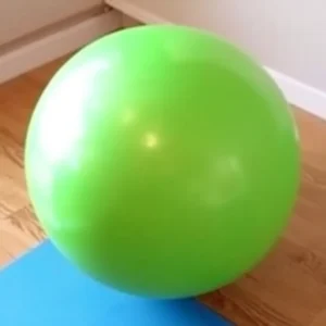Kleiner Gymnastikball Übungen: Effektiv und Platzsparend!